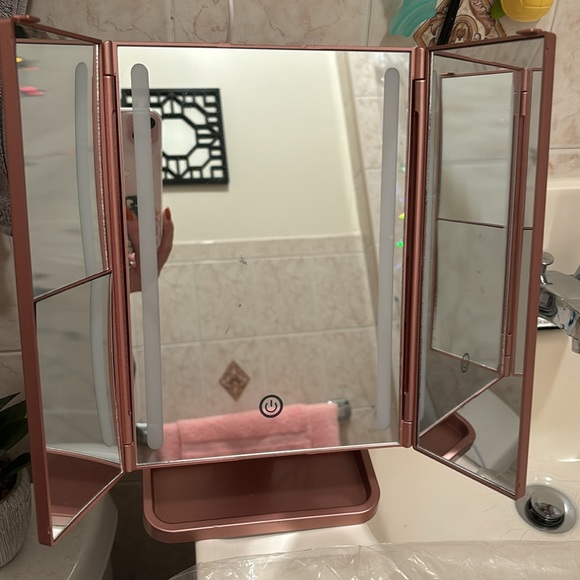 LED light make up mirror - Picture 2 of 6